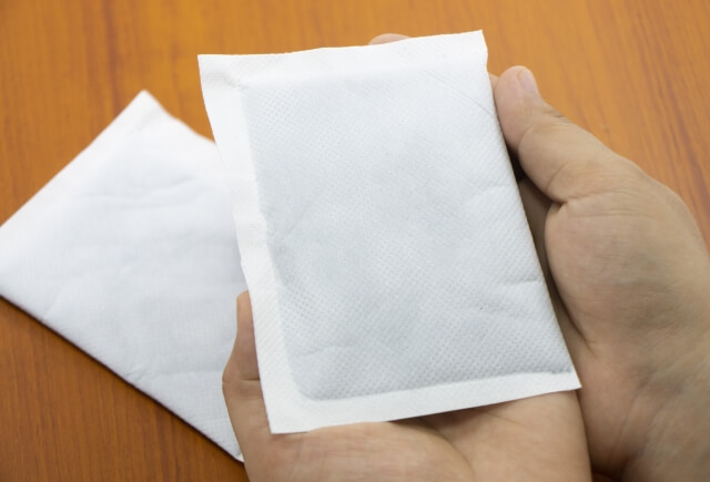 使い捨てカイロはジップロックに入れれば繰り返し使える！